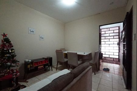 Casa à venda com 170m², 2 quartos e 2 vagasSala casa2