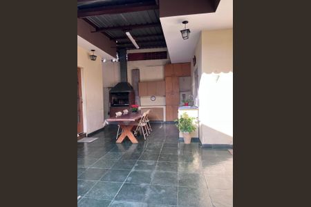 Casa à venda com 243m², 5 quartos e 2 vagasÁrea externa