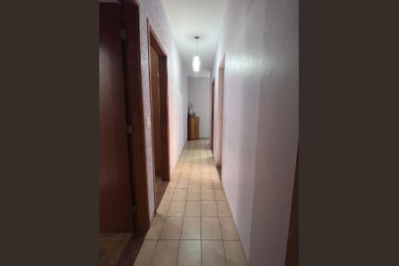 Casa à venda com 243m², 5 quartos e 2 vagasCorredor