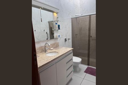 Casa à venda com 243m², 5 quartos e 2 vagasBanheiro