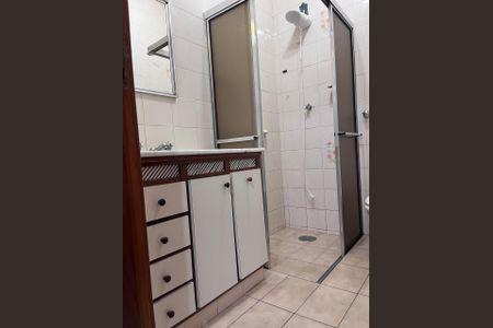 Casa à venda com 243m², 5 quartos e 2 vagasBanheiro