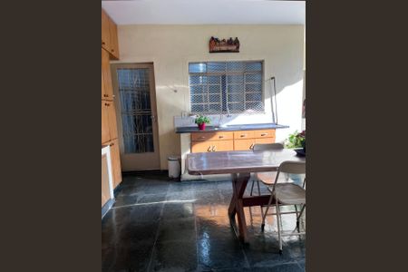 Casa à venda com 243m², 5 quartos e 2 vagasÁrea externa