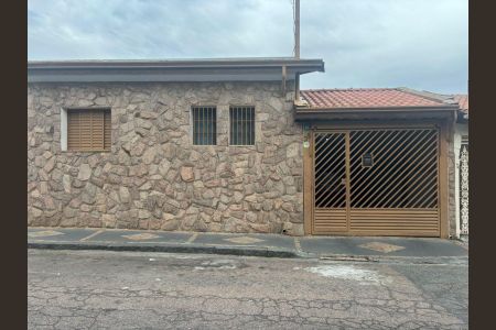 Casa à venda com 243m², 5 quartos e 2 vagasFachada