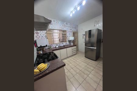 Casa à venda com 243m², 5 quartos e 2 vagasCozinha