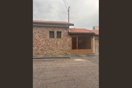 Casa à venda com 243m², 5 quartos e 2 vagasFachada
