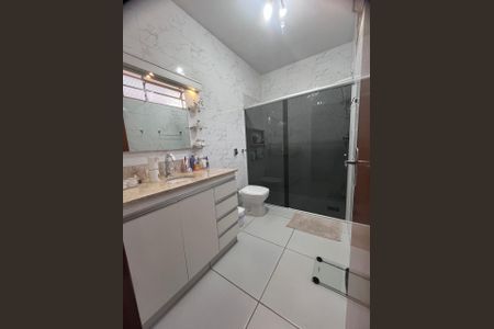 Casa à venda com 243m², 5 quartos e 2 vagasBanheiro