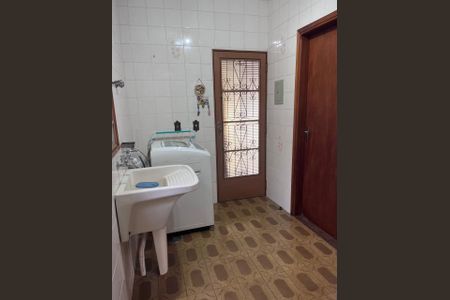 Casa à venda com 243m², 5 quartos e 2 vagasÁrea de serviço