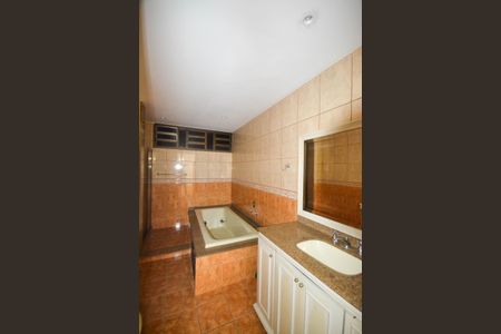 Casa para alugar com 320m², 3 quartos e 2 vagasBanheiro