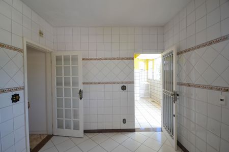 Casa para alugar com 320m², 3 quartos e 2 vagasCozinha