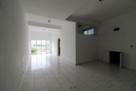 Casa à venda com 226m², 3 quartos e 3 vagas