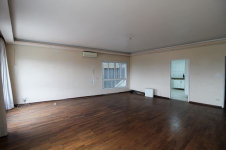 Casa à venda com 226m², 3 quartos e 3 vagas Casa à venda com 226m², 3 quartos e 3 vagasSala