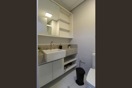 Banheiro de kitnet/studio à venda com 1 quarto, 31m² em Indianópolis, São Paulo