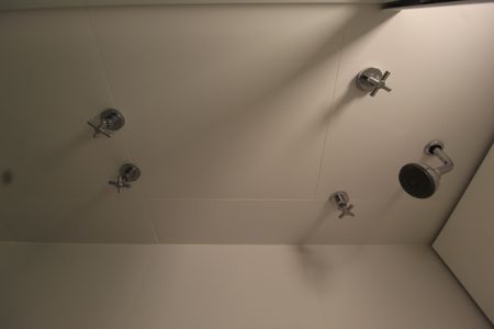 Banheiro de kitnet/studio à venda com 1 quarto, 31m² em Indianópolis, São Paulo