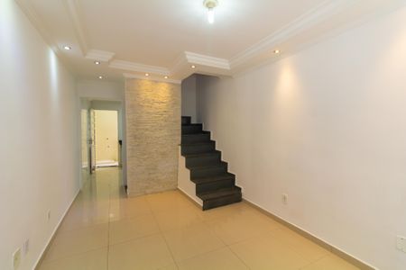 Sala de casa de condomínio para alugar com 2 quartos, 65m² em Parada Xv de Novembro, São Paulo