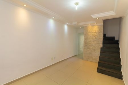 Sala de casa de condomínio para alugar com 2 quartos, 65m² em Parada Xv de Novembro, São Paulo