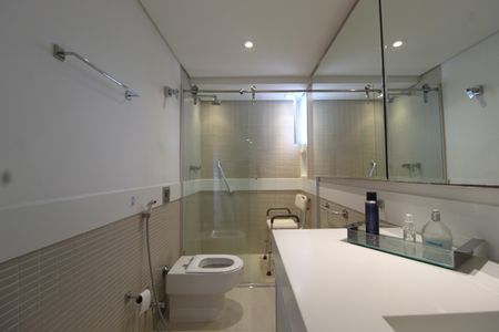 Apartamento à venda com 247m², 3 quartos e 3 vagasBanheiro da Suíte 1