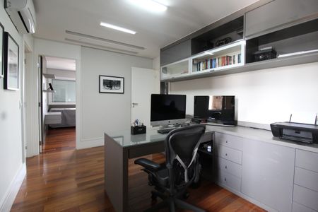Apartamento à venda com 247m², 3 quartos e 3 vagasEscritório