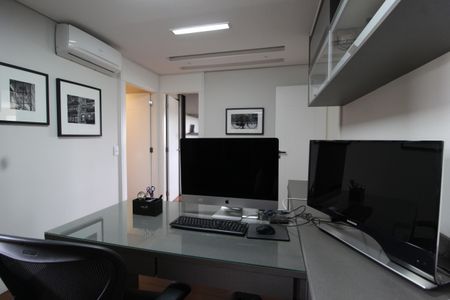 Apartamento à venda com 247m², 3 quartos e 3 vagasEscritório