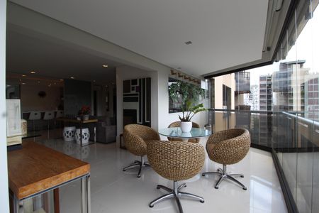 Varanda de apartamento à venda com 3 quartos, 247m² em Jardim Luzitania, São Paulo