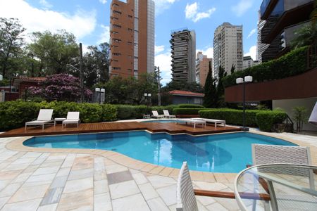 Apartamento à venda com 247m², 3 quartos e 3 vagasÁrea Comum - Piscina