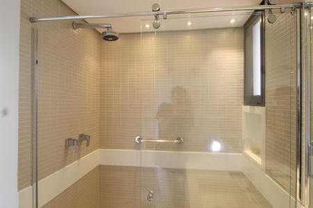 Apartamento à venda com 247m², 3 quartos e 3 vagasBanheiro da Suíte 2