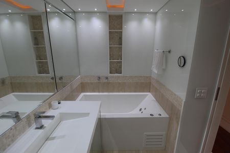 Apartamento à venda com 247m², 3 quartos e 3 vagasBanheiro da Suíte 3