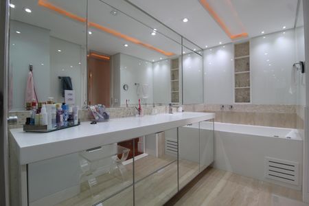 Apartamento à venda com 247m², 3 quartos e 3 vagasBanheiro da Suíte 3