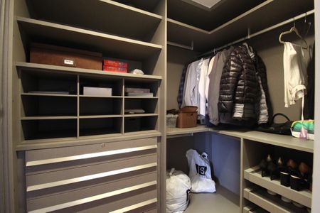 Apartamento à venda com 247m², 3 quartos e 3 vagasCloset da Suíte 1