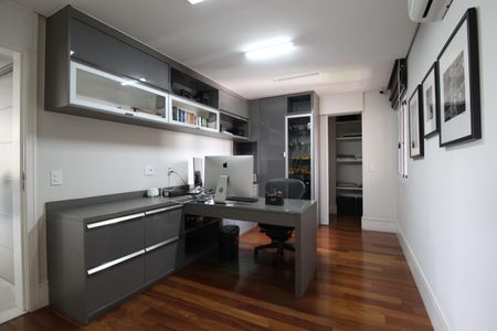 Apartamento à venda com 247m², 3 quartos e 3 vagasEscritório