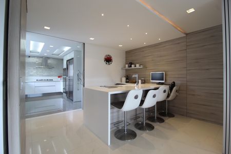 Apartamento à venda com 247m², 3 quartos e 3 vagasCozinha e Área de Serviço