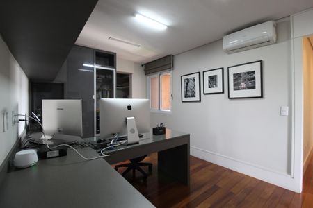 Apartamento à venda com 247m², 3 quartos e 3 vagasEscritório