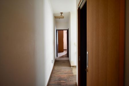 Casa à venda com 170m², 3 quartos e 2 vagasCorredor