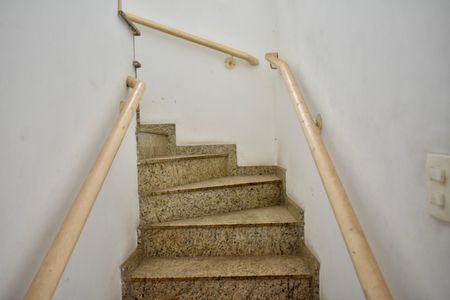 Casa à venda com 170m², 3 quartos e 2 vagasEscada