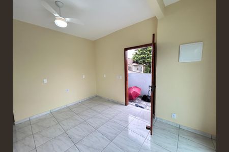 Sala de casa para alugar com 2 quartos, 144m² em Bento Ribeiro, Rio de Janeiro