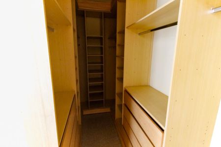 Apartamento para alugar com 142m², 3 quartos e 1 vaga Apartamento para alugar com 142m², 3 quartos e 1 vagaCloset do quarto 2