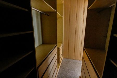 Apartamento para alugar com 142m², 3 quartos e 1 vaga Apartamento para alugar com 142m², 3 quartos e 1 vagaCloset do quarto 2