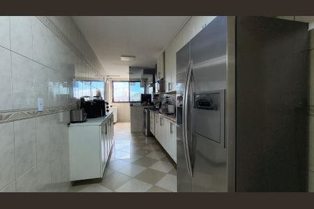 Apartamento à venda com 365m², 4 quartos e 3 vagasCozinha e Área de Serviço 