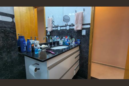 Apartamento à venda com 365m², 4 quartos e 3 vagasBanheiro da Suíte 1 