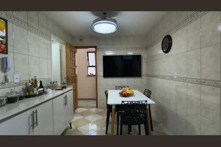 Apartamento à venda com 365m², 4 quartos e 3 vagasCozinha e Área de Serviço 