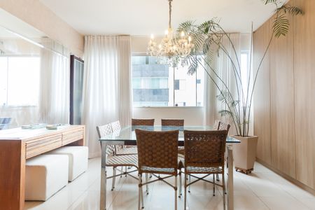 Apartamento para alugar com 130m², 4 quartos e 2 vagas Apartamento para alugar com 130m², 4 quartos e 2 vagasSala de Jantar