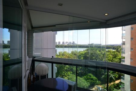 Apartamento à venda com 100m², 2 quartos e 1 vagaVaranda