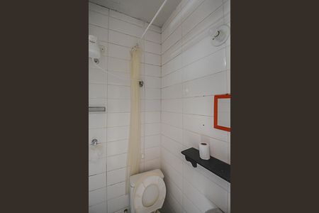 Banheiro de kitnet/studio para alugar com 1 quarto, 30m² em Jardim Gagliardi, São Bernardo do Campo