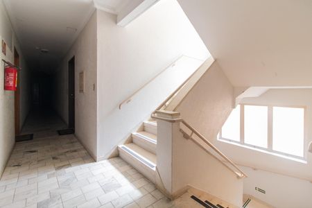 Apartamento para alugar com 69m², 2 quartos e sem vagaEscada