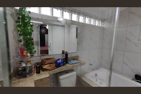 Casa à venda com 110m², 4 quartos e 2 vagasBanheiro da Suíte