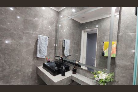 Casa à venda com 110m², 4 quartos e 2 vagasBanheiro social