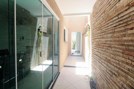 Casa para alugar com 156m², 3 quartos e 3 vagasCorredor de Acesso 