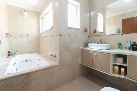 Casa para alugar com 156m², 3 quartos e 3 vagasBanheiro Suíte 