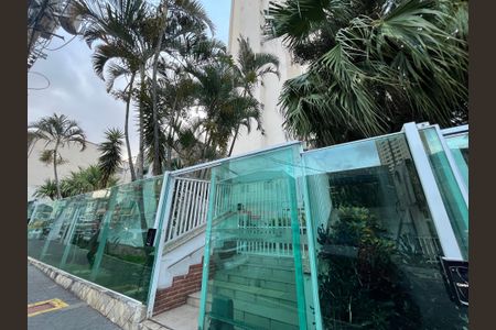 Apartamento à venda com 60m², 2 quartos e 1 vaga Apartamento à venda com 60m², 2 quartos e 1 vagaFachada