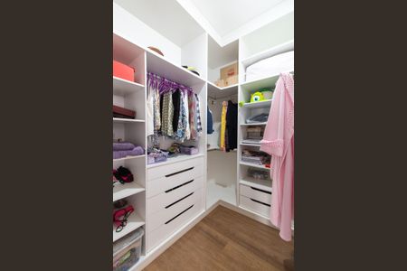 Casa de condomínio à venda com 414m², 3 quartos e 4 vagasCLOSET DA SUITE 2