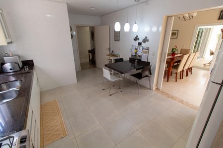 Casa de condomínio à venda com 414m², 3 quartos e 4 vagasCOZINHA